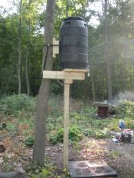 Off Grid Shower In The Woods Use A Barrel To Store The Water In The Shower House Grid Shower Rain Water Collection Diy Solar Shower