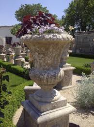 Vase Medicis En Pierre De Provence Patinee De Fabrication Artisanale Creation Atelier Alain Bidal Vase Medicis Jardiniere En Pierre Pierre Naturelle