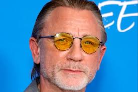Daniel Craig