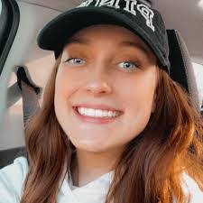 Jillian Lawson's Instagram, Twitter & Facebook