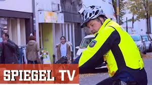 Kolner Fahrrad Cops Fahrradfahrer Auf Der Flucht Spiegel Tv Reportage Youtube