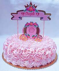 Carmani Sencilla Pero Linda Y Deliciosa Torta Decorada Con Rosetones De Crema Para El Primer Mes De Bebe Chazielle Por Dentro Tres Leches Rellena De Muchas Fresas Toppers Gracias A