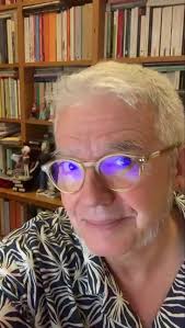 Bon dia, verbívors! Ahir, “L'antiga marca de televisor de l'Emma” era  THOMSON. Avui divendres: “La Rosa Maria que semblava de la Cerdanya” de 5  lletres.