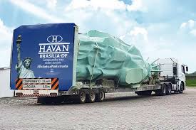 A empresa havan, que começou da junção dos nomes de dois amigos o luciano hang e vanderlei, já é considerada uma das a tradição um tanto quanto peculiar da havan, de construir réplicas da estátua da liberdade junto às suas principais. Proibida Estatua Da Liberdade Da Rede Havan E Barrada Em Brasilia Rondoniaovivo Com