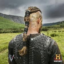 Účesy se vždy odrážejí v sociální oblasti. 22 Vikings Hairstyles Ideas In 2021 Ucesy Vlasy Vikingske Umeni
