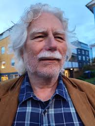 Við hittum glæsimenni og celeb á götuhorni og sögðum örsögur...