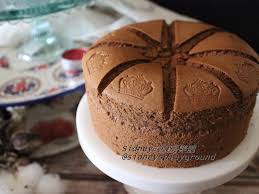 家中熱門 巧克力口味戚風 綿密鬆軟又濕潤 孩子非常喜歡 上回用直接法製作 有朋友詢問燙麵法製作方法 今天分享燙麵製作也在液體上稍做修改 cake desserts food