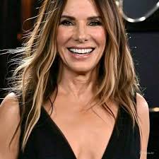 What are signs of mixed signals in relationships?