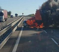 Secondo la prima ricostruzione la vettura. Auto In Fiamme Sull Autostrada Torino Piacenza All Altezza Di Asti Est Quotidiano Piemontese