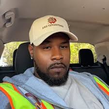 On his latest diss mainly aimed at TDE's Ray Vaughn, Joey Badass says that  Kendrick is scared of him👀