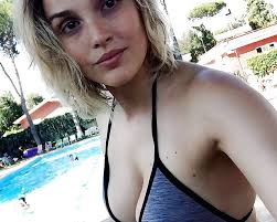 De nouvelles photos de Camille Rowe nue - Whassup - fresh nude photos of the starlet