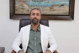 بتوجيهات من رئيس مجلس إدارة ومدير عام مرفأ بيروت عمر عيتاني، سيتوقف العمل  في المرفأ عند الساعة السادسة من مساء اليوم (الأحد) وسيتم الوقوف دقيقة صمت  حداداً على أرواح شهداء ٤ آب،