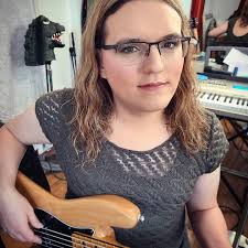 Evelyn Holland's Instagram, Twitter & Facebook