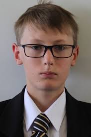 Junior students receive junior oak badges at final...