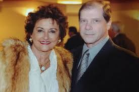 Update information for clara morais ». Mortes Obstetra E Pintora Dava Boas Vindas A Bebes Que Nasciam 21 09 2019 Cotidiano Folha