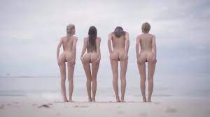 4 Chicas Desnudas En Una Sesión De Fotos En La Playa (INFARTO) 