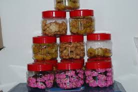 Untuk order kuih raya, sila isi borang tempahan di bawah sekali blog ini atau anda boleh terus emailkan ke kedaikuihraya@gmail.com, sila sertakan nama, alamat, no sila semak kuih raya yang ditandakan 'sold out' (tidak boleh order lagi), 'limited order' (masih boleh order), available (boleh order). Projek Kuih Raya From My Little Home