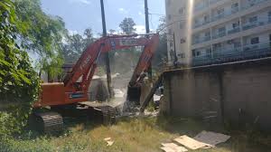 Operação conjunta derruba construção irregular da milícia em Rio das Pedras 