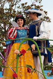 Snow White And Her Prince Disney Parade Disneyland Paris Disney Parade Disneyland Parade Disneyland Paris