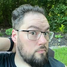 WHADDUP FROM WORK! It's the day before Thanksgiving here in the states, and  I'm at my day-job tying off some loose ends. I've got bagels from Val's  Bakery, decaf in my mug (