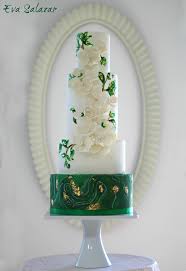 Migliaia di nuove immagini di alta qualità aggiunte ogni giorno. Green And White Wedding Cake In 2020 Green Wedding Cake Wedding Cake Gold Leaf Wedding Cake Designs