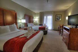 With the ability to sleep up to 12 guests under the same roof, our two bedroom cabins in pigeon forge and gatlinburg are ideal for families and groups looking to spend a few peaceful days together in the smoky mountains. Comfort Inn Suites At Dollywood Lane Pigeon Forge Hotel