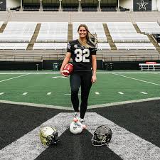 Vanderbilt Kicker Sarah Fuller Is First Woman To Play In Power 5 Game Sports Illustrated