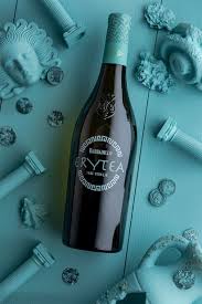 Visita el museo de la manzanilla y las bodegas barbadillo descubriendo los secretos de sus vinos guardados en botas, que forman parte de la cultura y esencia de su tierra. Erytea Bodegas Barbadillo Y Su Homenaje A La Cadiz Milenaria