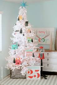 Idee alternative al solito albero natalizio. Village Christmas Tree Lolly Jane