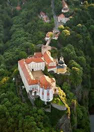 Schloss Frain An Der Thaya Vranov Nad Dyji Tschechien Schlosser In 2019 Burgen Und Schlosser Burg Und Schlosser