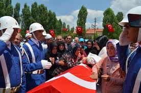 Şehit pilotun şehadet haberi baba ocağına ulaştı. Son Dakika Giresun Sehidi Son Yolculuguna Ugurlandi Gundem Haberleri