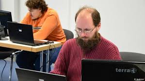 Asperger syndrome and other previously separate types of autism folded into one umbrella diagnosis. Autisten Neue Chancen Auf Dem Arbeitsmarkt Top Thema Podcast Dw 24 05 2013