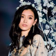 Karlie kloss, bella hadid, alessandra ambrosio, adriana lima, jasmine tookes and more of the modeling world's biggest names strutted down the runway in shanghai this week, and they gave their fans an inside look at the extravaganza on. Model Falls In Victoria S Secret Fashion Show 2017 Popsugar Fashion
