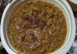 Saat makan kikil kadang rasanya ada yg menempel di langit langit mulut, agar tidak lengket, sebaiknya selesai dipotong potong kikil direndam di air panas. Cara Cepat Memasak Kikil Endoll Bumbu Kuning Yang Lezat Sweetbuyouts