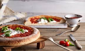 Ricetta Pizza Margherita Con Stracciatella Di Burrata Paneangeli Ricetta Stracciatella Ricette Pizza Margherita