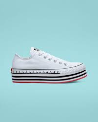 Converse chuck taylor all star platform layers ox black/white/thunder 563970c. Converse Plateforme En Promotion Basket Converse Logo Play Chuck Taylor All Star Femme Noir Blanche