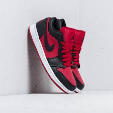 Inspired by the original that debuted in 1985, the air jordan 1 low offers a clean, classic look that's familiar yet always fresh. Manner Air Jordan 1 Low Gym Red Black White
