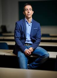 En atención a que los nuevos talentos están preparándose para ser los profesionales del futuro, surgen las becas bbva, aportando en la formación de los estudiantes de las universidades y escuelas. Becas Leonardo A Investigadores Y Creadores Culturales 2020 Red Leonardo