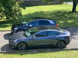 Faci cont si platesti cu un card. Vw Id 3 And Tesla Model 3 Side By Side Electricvehicles