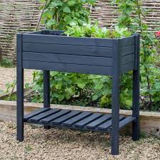 Mit Diesem Pflanztisch Aus Holz Holen Sie Sich Ein Kleines Stuck Garten Auf Den Balkon Oder Die Terrasse Hochbeet Garten Pflanzenkubel Fur Den Garten