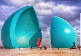 يقع نصب الشهيد في جانب الرصافة من بغداد وقد انشئ سنة1983 ويرمز النصب إلى تضحية الشهيد في سبيل وطنه ومبادئه نصب الشهيد من اب baghdad iraq baghdad mesopotamia