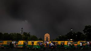 दिल्ली-NCR में मौसम का रौद्र रूप, 128 KM/घंटा की स्पीड वाली हवाओं ने उड़ाए होश