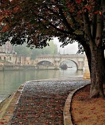 Paris Flaner Sur Les Quais De La Seine En Savourant Le Plaisir D Etre La Paris In Autumn Beautiful Paris Paris City