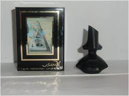 Дело в том, что сальвадор дали не только нарисовал флакон, но и принимал участие в разработке аромата и поставил условием, чтобы в нем были использованы жасмин и роза. Aromat Roskosh Salvador Dali Otzyvy Pokupatelej Kosmetista