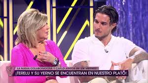 Terelu Campos calma a Carlo Costanzia en su bronca en el plató de 'De viernes'