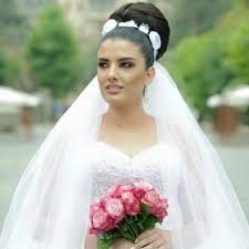 تتميز المرأة صاحبة الوجه القلب بجبهة عريضة وذقن بارزة لهذا يجب الحرص جيداً باختيار لفات حجاب توربان تتماشى مع شكل الوجه وتقلل من عرض الجبهة. ØªØ³Ø±ÙŠØ­Ø§Øª Ø´Ø¹Ø± Ø¹Ø±ÙˆØ³ Ø§Ø¬Ù…Ù„ ØªØ³Ø±ÙŠØ­Ø§Øª Ø´Ø¹Ø± Ø§Ù„Ø¹Ø±Ø§Ø¦Ø³ Ø§Ø­Ø³Ø§Ø³ Ù†Ø§Ø¹Ù…