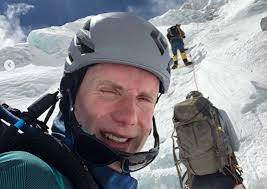 British Climber Who Died After Summitting Everest Warned Of Overcrowding On The Mountain New York Daily News