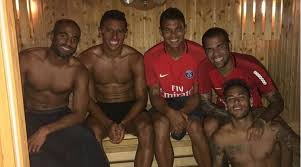 Neymar renovou com o psg dias depois da eliminação pela champions: Brazukas In The House Neymar Posts Pic With Psg Team Mates Sports News The Indian Express