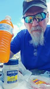 #606Life #GodblesstheUSA #LUVEMSOGOOD #Lunchtime #3406Ecat #Olddog #humbled