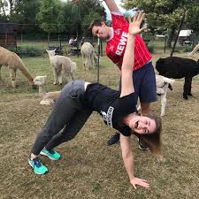 Hazel brugger erwartet ein kind! Hazel Brugger Twitter Da Alpaka Yoga Mit Brugger Hazel Und Koesterfabian Ein Hit Https T Co Yivnefpnh7